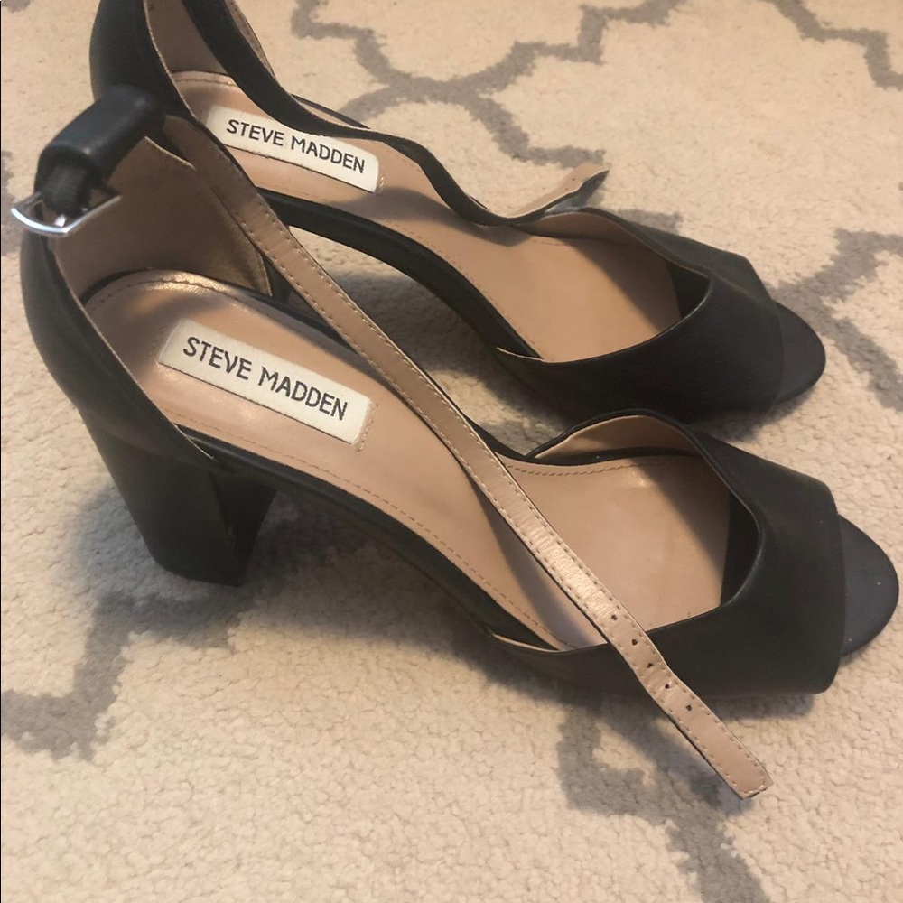 Strappy black fancy shoes